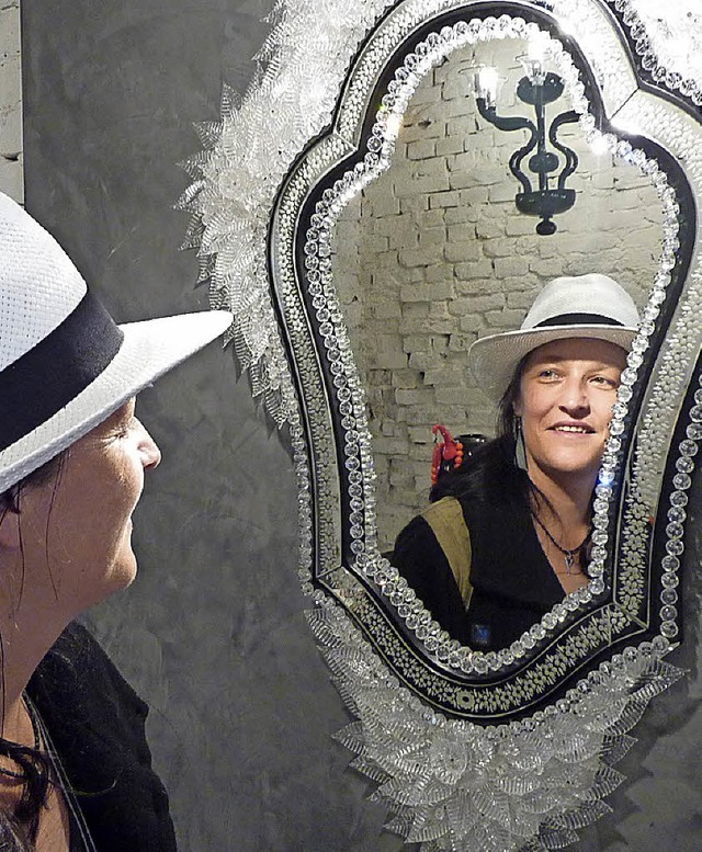 &#8222;Woman in the mirror&#8220;: Dia...angslehrerin und Chorleiterin ttig.    | Foto: Privat