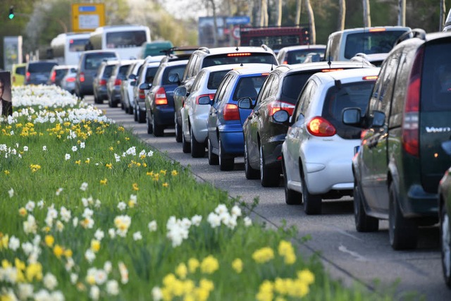 Viele Pendler mussten aufs Auto umsteigen. (Symbolbild)  | Foto: dpa