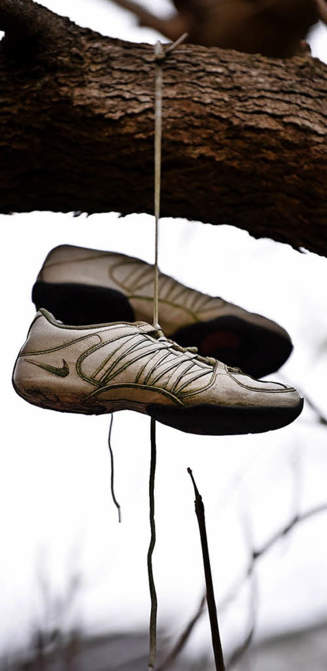 Wer aus der Emma-WG auszieht, kann Schuhe in den Baum des Hinterhofes hngen.   | Foto: Jonas Hirt