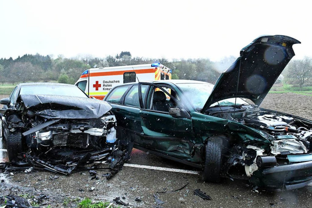 Die beiden Autos sind Totalschaden  | Foto: Wolfgang Künstle