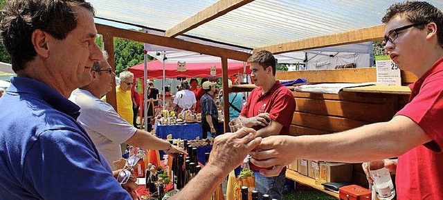 Regionale Spirituosen wie beim bisher ...enbach wird es auch dieses Jahr geben.  | Foto: Archivfoto: Lisa Rieger