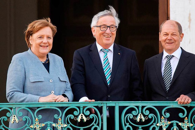 Kanzlerin Angela Merkel (CDU), Vizekan...sion, Jean-Claude Juncker in Meseberg.  | Foto: dpa