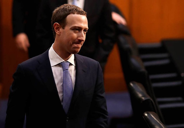 Im Facebook-Datenskandal stellt sich Zuckerberg Fragen vor dem US-Kongress.  | Foto: AFP