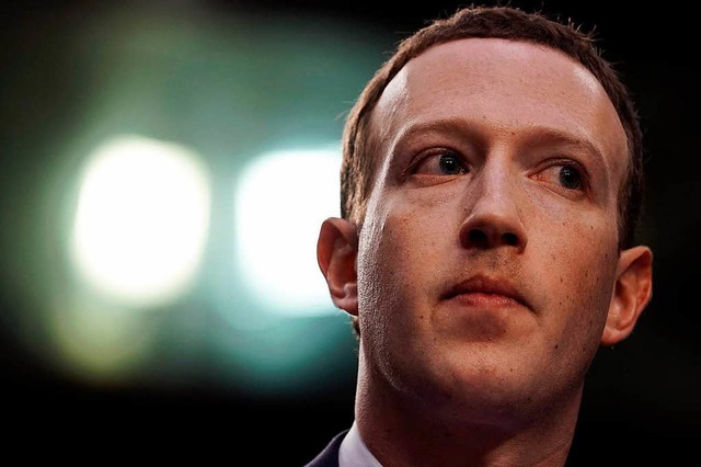 Im Facebook-Datenskandal stellt sich Zuckerberg Fragen vor dem US-Kongress.  | Foto: AFP
