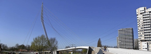 Steiles Stck: die neue Fugngerbrcke an der Rmerstrae in Lahr  | Foto: Christoph Breithaupt