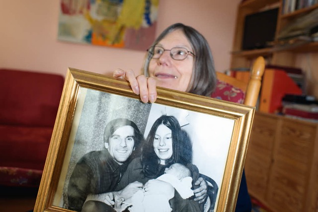 Gretchen Dutschke mit einem Bild ihres Mannes.  | Foto: dpa