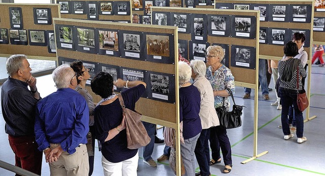 Viele alte Fotos konnten die Besucher ...sstellung des Heimatvereins bewundern.  | Foto: J. Schweizer