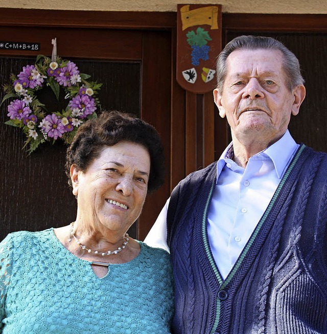 Gerda und Walter Labusch vor ihrem Haus  | Foto: Christiane Franz