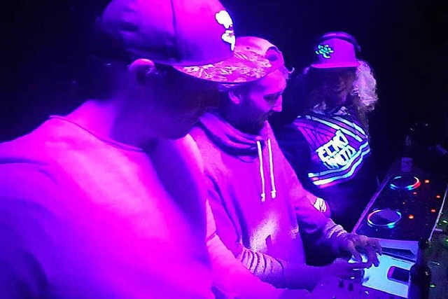 Die DJs der Mighty Pressure Crew legen...reitag Bass Music im White Rabbit auf.  | Foto: Promo
