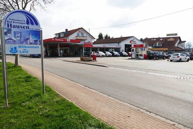 Tankstelle, Autohaus und Hotel am Ortseingang von Hausen  | Foto: Hans-Peter Mller