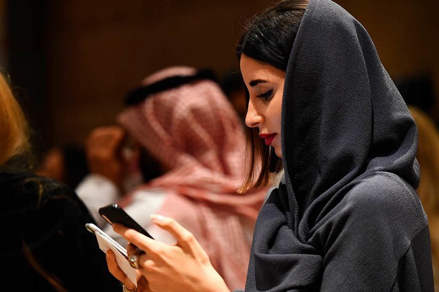 Eine Zuschauerin bei der Erffnung in Riad  | Foto: FAYEZ NURELDINE