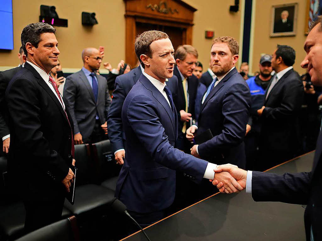 Mark Zuckerberg muss sich vor dem US-Kongress erklren – und wird von manchen Senatoren in die Zange genommen.