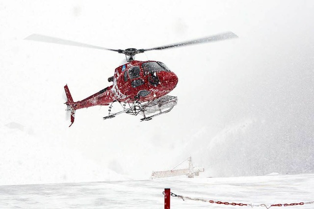 Ein Suchtag mit Hubschraubern kann rund 30.000 Franken kosten.  | Foto: dpa