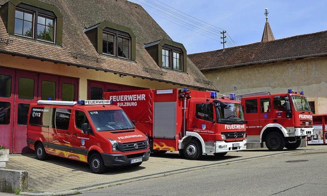 Zum Blaulichttag ldt die Feuerwehr Su...aftstransportwagen (vorne) eingeweiht.  | Foto: Volker Mnch