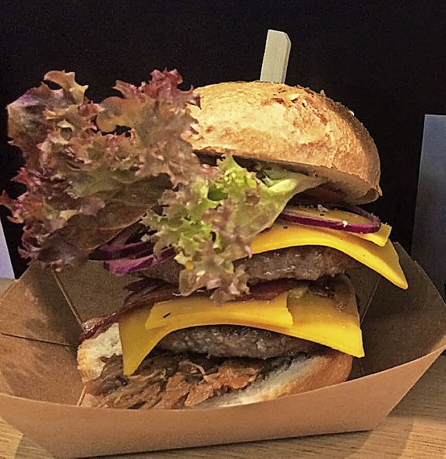 Beefburger, Pulled Pork und Lachsburge...ampfwalze bei der BZ-Foodtruck-Meile.   | Foto:  Anbieter