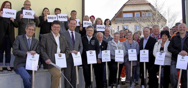 Grwihl kommt dem Ziel, einen Breitban...ollzogen den symbolischen Spatenstich.  | Foto: Charlotte Frse