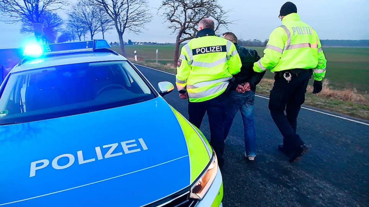 Flucht Vor Polizei Durch Drei Länder Endet Im Acker - Lörrach ...