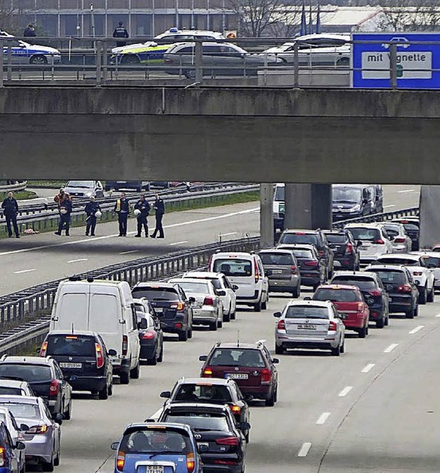 Blockade auf der A5   | Foto: Sesiani