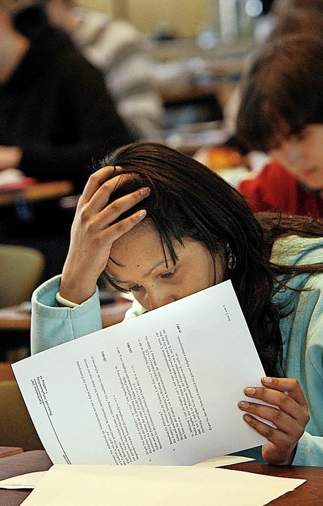 Schlerin bei der schriftlichen Abi-Prfung.   | Foto: Symbolfoto: DPA