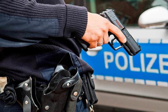 Polizei erschiet Mann nach Angriffen vor Bckerei