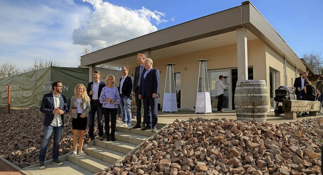 Zur Erffnung des Neubaus des Weingutes Bieslin in Ettenheim kamen Ehrengste.   | Foto: Sandra Decoux-Kone