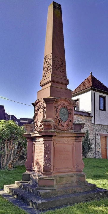 In Endingen (linkes Bild) wurde das De... es allmhlich auf dem Alten Friedhof.  | Foto: Martin Wendel