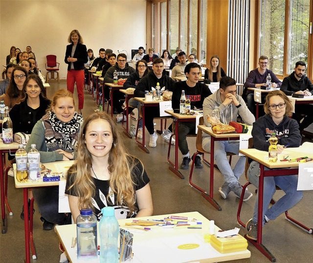 Noch entspannte Gesichter kurz vor Beg...em Beruflichen Gymnasium viel Erfolg.   | Foto:   BSZ Waldkirch