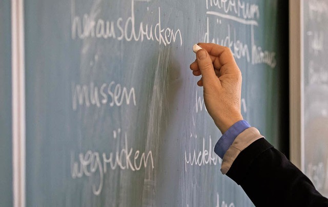 Die Arbeitsbedingungen fr Lehrer habe...aft im Bereich des Schulamts Lrrach.   | Foto: Mohssen Assanimoghaddam (DPA)