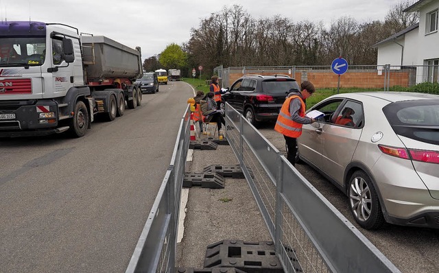 Zgig abgearbeitet wurde die Verkehrsz... manche Autofahrer uerst ungehalten.  | Foto: Jutta Geiger