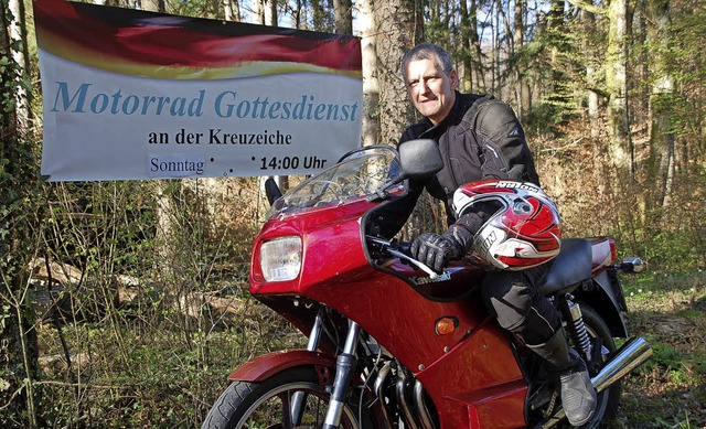 Leo Saporito auf seiner Kawasaki ist s...r den Motorradgottesdienst am Sonntag.  | Foto: Petra Wunderle