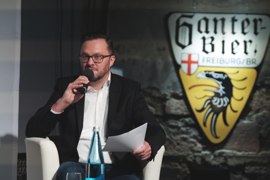Holger Knferl stellte harte Fragen zu Steins Haltung gegenber Autofahrern.  | Foto: Miroslav Dakov