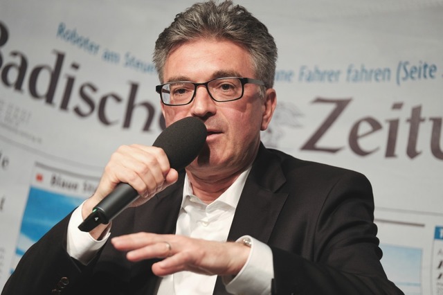 Amtsmde sei er nicht, sagte Freiburgs...m BZ-Kandidatentalk in der Wodanhalle.  | Foto: Miroslav Dakov