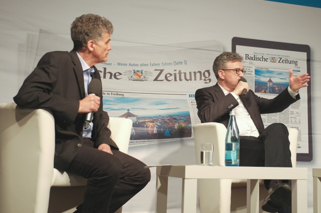 Uwe Mauch, Leiter der Stadtredaktion Freiburg und OB Dieter Salomon.  | Foto: Miroslav Dakov
