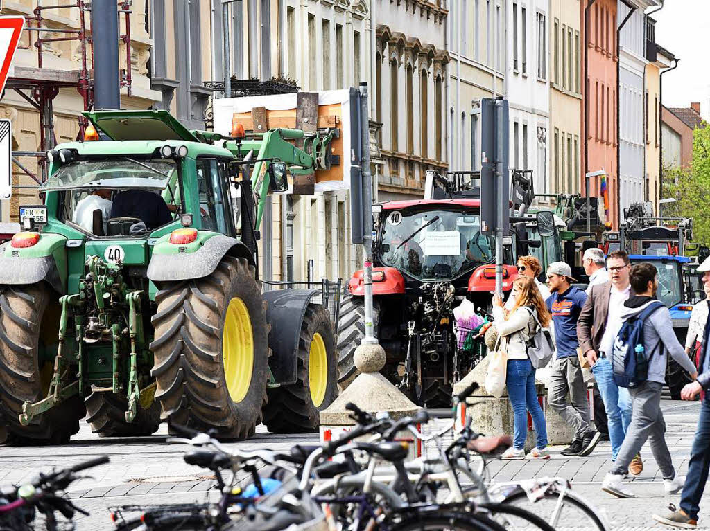 Traktoren in der Stadt – ein ungewhnlicher Anblick
