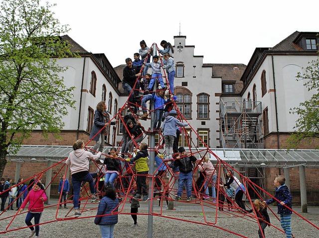 Eingeweiht wurde das neue Klettergers...ch-Schule am Freitag von den Schlern.  | Foto:  ja