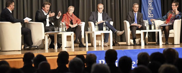 Das Podium: Holger Knferl, Manfred Lu...urth und Sylvia Sredniawa (von links).  | Foto: Jonas Hirt