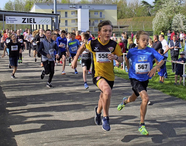 58 Teilnehmerinnen und Teilnehmer mach...uf ber 2,7 Kilometer auf die Strecke.  | Foto: Jutta Schtz