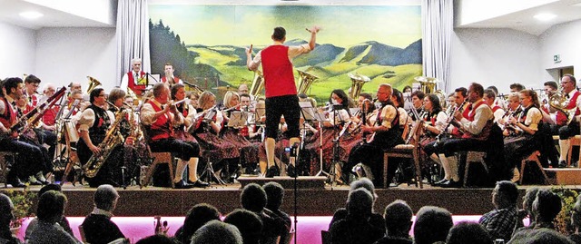 Viel Applaus erhielt der Musikverein Bernau am Samstagabend im Kurhaus.  | Foto: Ulrike Spiegelhalter