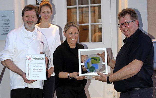 Den Unternehmerpreis des Gewerbeverein...h Hans-Dieter Walser und Tochter Lisa.  | Foto: Cremer