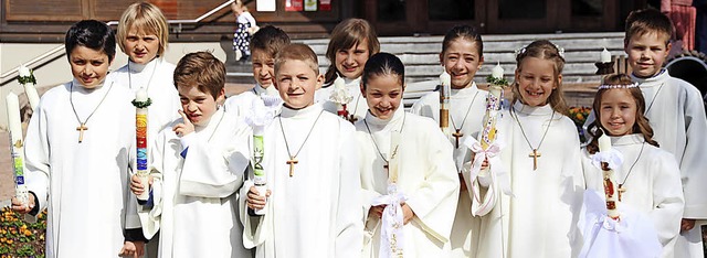 Elf Titiseer Erskommunikaten gingen un...s Herrmann die Eucharistiefeier hielt.  | Foto: Eva Korinth