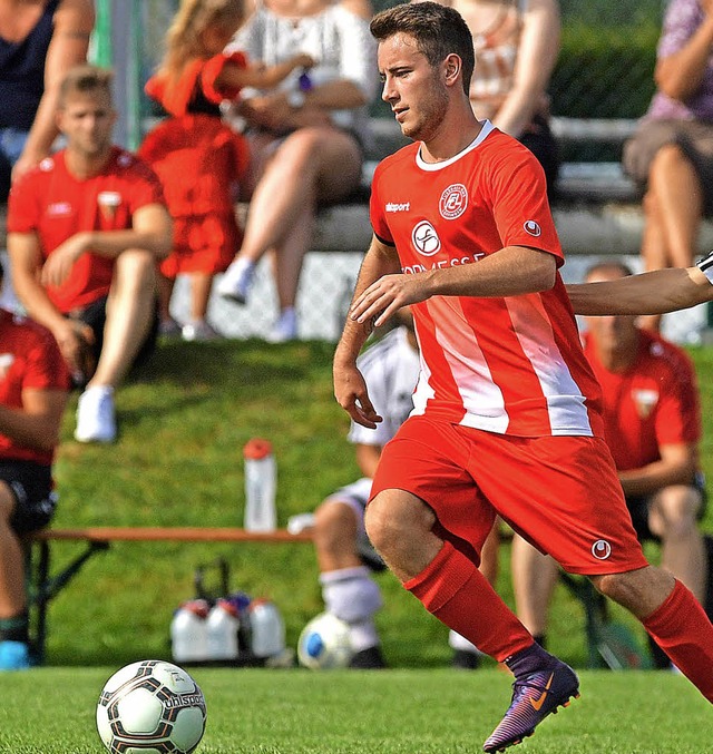 Alexander Schuler erzielte die 1:0-Fh...die SG Dettingen ber einen 2:1-Sieg.   | Foto: Wolfgang Scheu