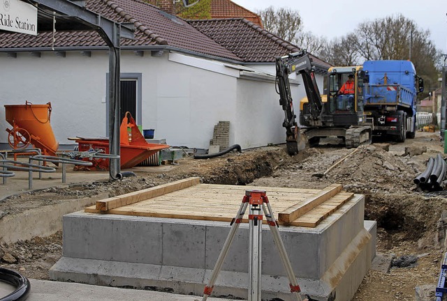Am Donaueschinger Bahnhof wird eifrig ...r der bereits fertigen Aufzugschächte. | Foto: Guy Simon Am Donaueschinger Bahnhof wird eifrig ...r der bereits fertigen Aufzugschächte. | Foto: Guy Simon