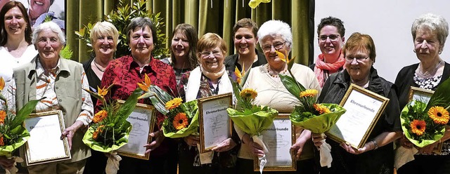 Von den 21 Grndungsmitgliedern waren ...sfrauen im Hintergrund) ihre Leistung.  | Foto: Ch. Hlter-Hassler