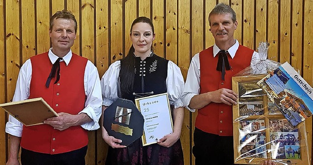 Hubert Drflinger (links), Karoline We... 105 Jahre aktives Musizieren geehrt.   | Foto: Tina Httich