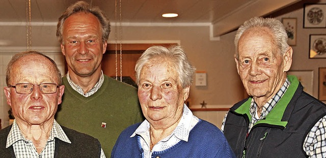 Langjhrige Mitglieder des Schwarzwald...r Benitz. Sie erhielten Ehrenurkungen.  | Foto: Eva Korinth