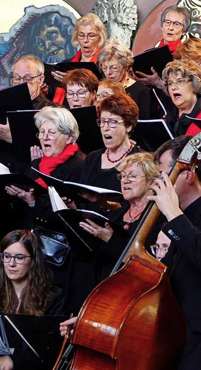 Snger und Musiker beeindruckten mit i...in der Denzlinger Kirche St. Jakobus.   | Foto: Preuss