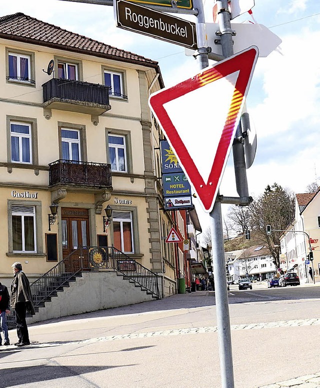 Das Verkehrsschild am Roggebuckel an d... Zusatz &#8222;2 mal&#8220; erhalten.   | Foto: Gudrun Deinzer