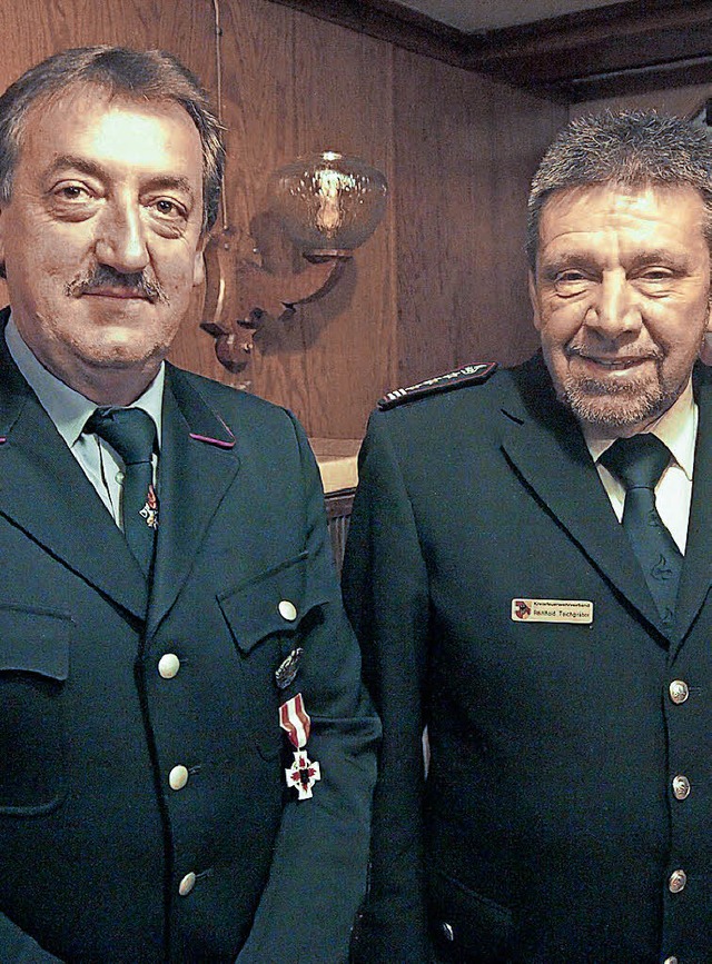 Marjan Zorko (links) leistet  seit 25 ...d Teichgrber bereits seit 40 Jahren.   | Foto: Tobias Loibenbck