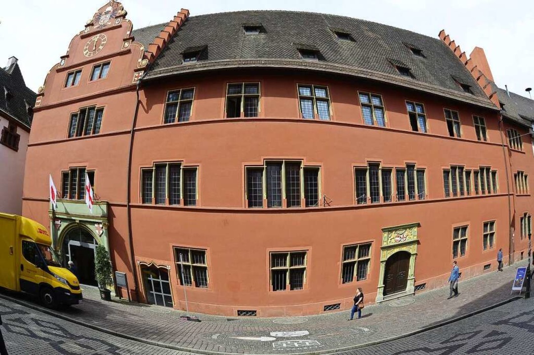 Das Freiburger Rathaus scheint ein begehrter Arbeitsplatz zu sein.  | Foto: Ingo Schneider