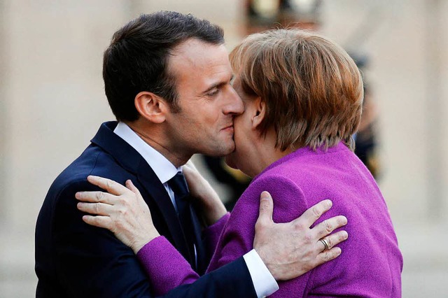 Bislang demonstrieren Macron und Merke...-Reformplnen aus Paris eingeschwenkt.  | Foto: dpa